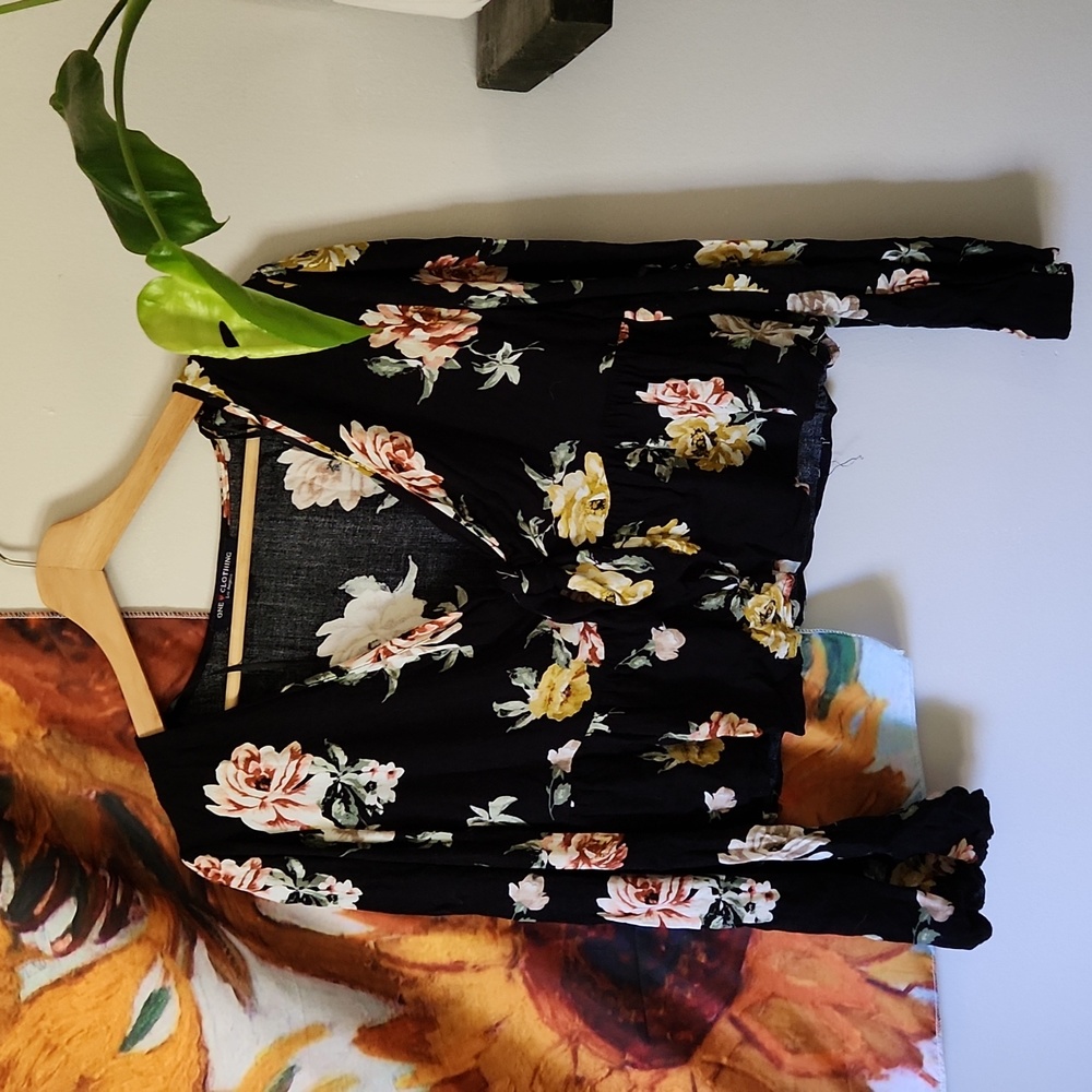 One Clothing Womens Black Floral M Top
